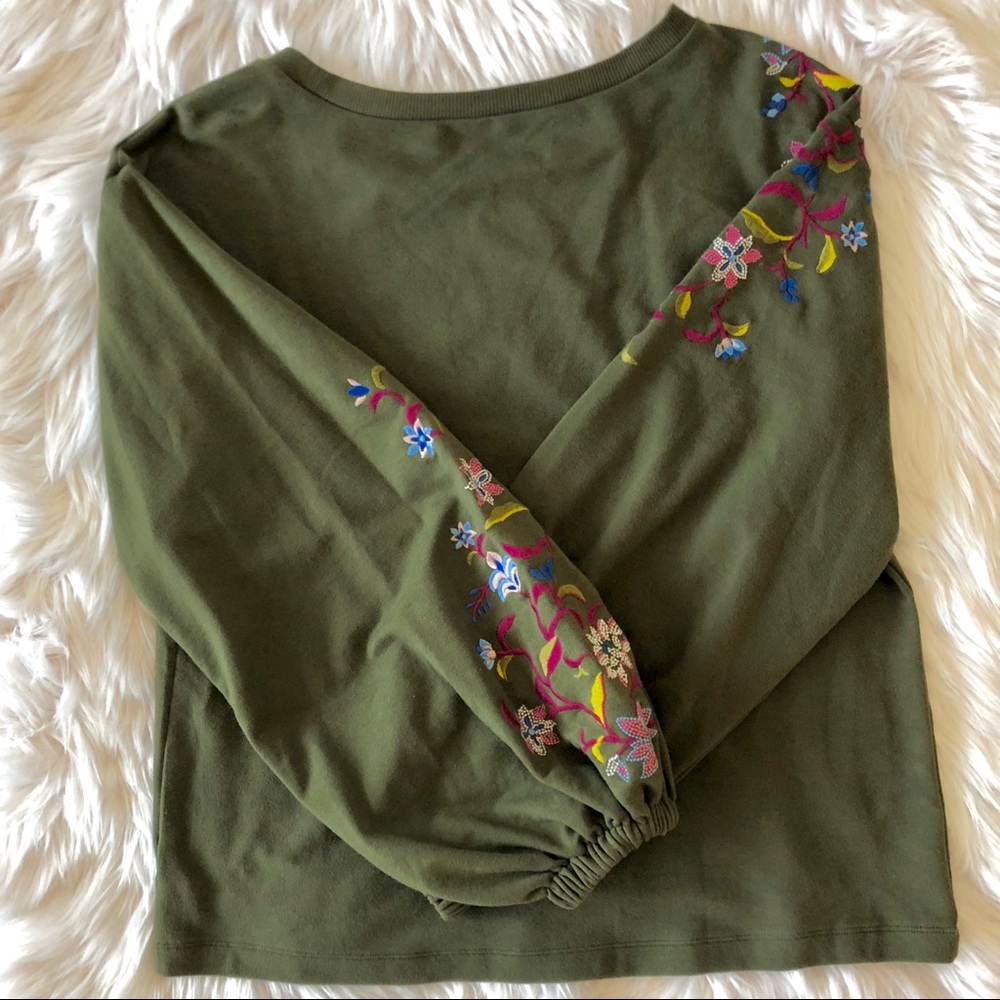 Olive ANA sweatshirt with embroidery on sleeves